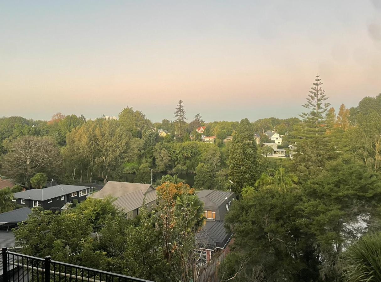 Cbd Apartment, River View Hamilton Buitenkant foto